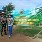 Danlanal Karimun Letkol Laut (P) Joko Santosa bersama Ketua Jalasenastri Cabang 6 Korcab IV DJA I Ny. Wulandari Joko Santosa memanen perdana tanaman Sorgum hasil cocok tanam prajurit Lanal TBK. (Foto : Pen Lanal TBK/KepriHeadline.id)