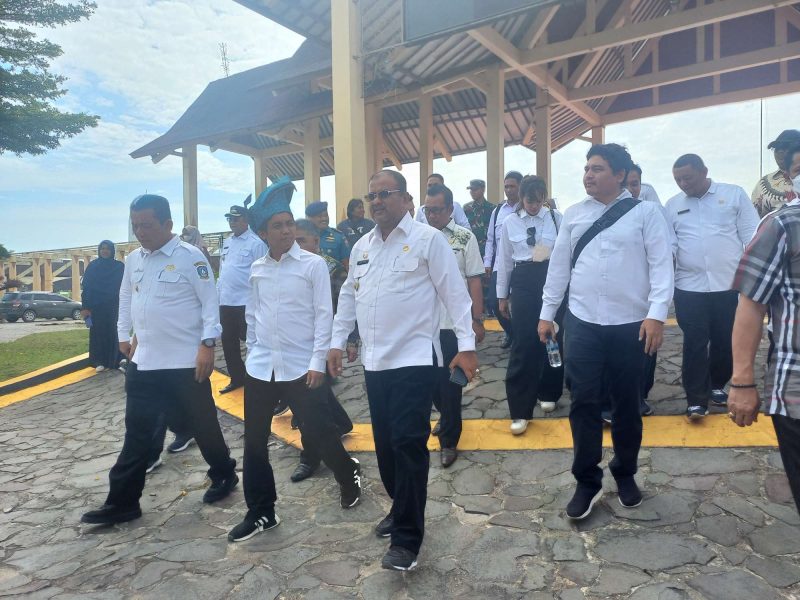Wakil Menteri ATR/BPN Raja Juli Antoni tinjau Coastal Area yang merupakan salah satu lokasi pertemuan GTRA 2023, Rabu (8/2/2023). (Foto : rk/KepriHeadline.id)