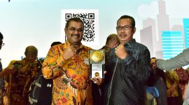 Bupati Karimun Aunur Rafiq bersama Ketua DPRD Karimun Muhammad Yusuf sirat menerima penghargaan Adipura di Jakarta pada tahun 2019 lalu. (Foto: dokumen Kepriheadline.id)