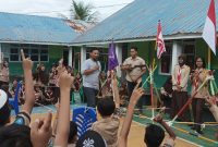 Komunitas Reptil Karimun Beri Edukasi Cara Penanganan Ular pada Siswa SDS 016 Muhammadiyah Karimun. Foto: istimewa.