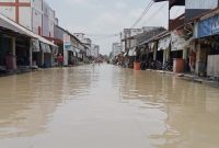 Banjir Rob rendam ruas jalan di Kelurahan Tanjung Berlian, Kecamatan Kundur Utara, Rabu (22/2/2023).