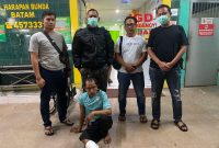 Pelaku Iwan saat ditangkap jajaran Polsek Sekupang. (Foto: dokumen polisi)