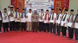 Foto Bersama Bupati Karimun Aunur Rafiq bersama pengurus IKBS Kundur. (Foto: ist/kepriheadline.id)