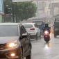 Kondisi lalu lintas di kawasan Trafic Light Sei Lakam saat hujan melanda Kabupaten Karimun. (foto: Kepriheadline.id)