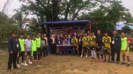 Foto bersama pada kegiatan Fourfeo Mini Soccer KKN STIE Cakrawala. (FOTO ISTIMEWA)
