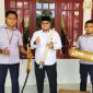 Perwakilan PT Timah serahkan bantuan alat panahan kepada pengurus Ponpes Tahfiz Quran An-Nur. (FOTO: Humas PT Timah)