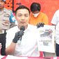 Kasat Reskrim Polresta Barelang, Kompol Budi Hartono memimpin konferensi pers pengungkapan penyalahgunaan BBM jenis solar di wilayah Batam. (FOTO: Humas Polresta Barelang)