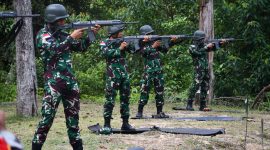 Prajurit Lanal TBK mengikuti proses latihan menembak. Foto: Dok. Lanal TBK.
