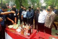 Kapolres Karimun memimpin pemusnahan 7,7 Kilogram Sabu asal Malaysia, hasil penindakan periode Desember 2022- Desember 2023. (FOTO: Kepriheadline.id)