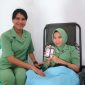 Ketua Persit Cabang LXXI Kodim 0317/Tbk Ny Mutiara Valentina Hamdani Damanik meninjau pelaksanaan kegiatan Donor Darah dalam rangka HUT Persit Kartika Chandra Kirana ke-77, Kamis (16/3/2023). (Foto: istimewa)