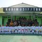 Foto bersama Dandim 0317/Tbk Letkol Inf Budianto bersama tamu dan para siswa usai meresmikan Dojo Laksana Kodim 0317/Tbk, Senin (20/3/2023). (Foto: Ist/kepriheadline.id)
