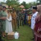 Dandim 0317/Tbk Letkol Inf Budianto Hamdani Damanik disambut Kepala Desa Tebias dalam program Jelajah Pulau 'Melihat Lebih Dalam'.(Foto: Ist/Kepriheadline.id)