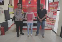 Em ketika memberikan klarifikasinya atas laporan palsunya kepada kepolisian. (Foto: dokumen polisi)