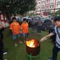 Barang bukti narkotika jenis ganja dimusnahkan dengan dibakar. Pemusnahan dilakukan dihadapan kedua tersangka J dan DD. (FOTO: HUMAS POLDA KEPRI)
