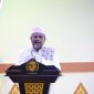 Bupati Karimun memberikan sambutan dalam kegiatan peringatan Isra Mi'raj 1444 H dan Tasyakuran Panggung Rakyat Rumah Dinas Bupati Karimun, Minggu (5/3/2023). (FOTO: Humas Pemkab Karimun)