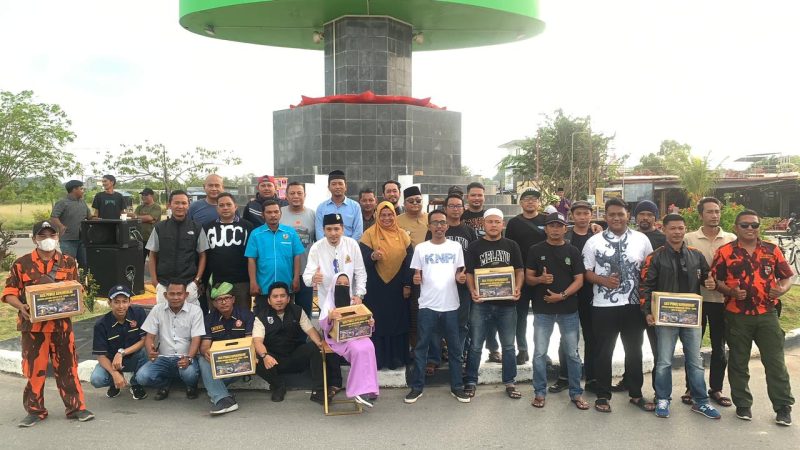 Aksi galang dana dilakukan sejumlah Ormas dan OKP di Kabupaten Karimun untuk korban bencana alam longsor di Serasan. (FOTO: IST/KEPRIHEADLINE.ID)