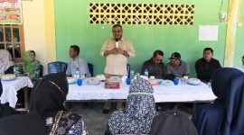 Bupati KarimunAunur Rafiq melakukan silahturahmi bersama masyarakat Guntung Punak, Kecamatan Meral Barat, Minggu (12/3/2023). (Foto : Humas Pemkab Karimun)