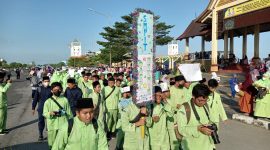 Ratusan Siswa Darul Mukmin Ikuti Pawai Tarhib digelar JSIT di Panggung Putri Kemuning Coastal Area, Sabtu (18/3/2023). (Foto: ist/kepriheadline.id)