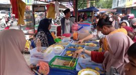 Suasana bazar ramadan di Kawasan Kolong, Kecamatan Karimun. (Foto: Kepriheadline.id)