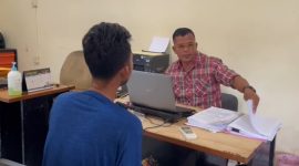 Tr menjalani pemeriksaan di Mapolsek Bintan Utara. (Foto: Istimewa/Kepriheadline.id)