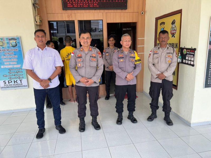 Polsek Kundur menggelar konfrensi pers pengungkapan kasus pencurian di Kundur. (Foto: Dokumen Polisi)