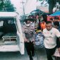 Polisi melakukan evakuasi terhadap jasad Pria Lanjut Usia yang ditemukan tak bernyawa di Pintu Air Kolong. (Foto: Dokumen Polisi)