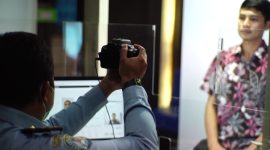 Aktivitas pengurusan paspor di Kantor Imigrasi Kelas II Tanjungbalai Karimun. (FOTO: Kepriheadline.id)