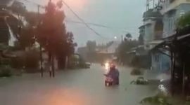 Tangkapan layar video warga yang merekam kondisi banjir di kawasan Pelipit. (Foto: ist/kepriheadline.id)