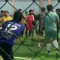 Tangkapan layar video perkelahian di salah satu lapangan futsal wilayah Karimun. (Foto: Istimewa)