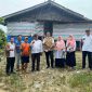 Kepala Dinas Pangan dan Pertanian Sukriyanto Jaya Putra bersama Bidang Peternakan dan Kesehatan Hewan melakukan pemantauan dan pengecekkan ketersediaan pangan di peternakan wilayah Kabupaten Karimun. (Foto: Istimewa)