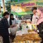 Warga serbu pasar murah Badan Pangan Nasional di Karimun. (Foto: Istimewa)