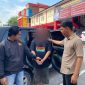 Pelaku Df (37) digiring menuju Satreskrim Polres Karimun guna menjalani pemeriksaan. (Foto: Istimewa/Kepriheadline.id)