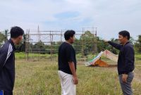 Tim Dispar Karimun meninjau persiapan penilaian menjelang pelaksanaan Festival Lampu Colok dan Lampu Hias di Kabupaten Karimun. (Foto: Kepriheadline.id)