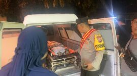 Polisi mengevakuasi mayat laki-laki yang ditemukan di Pondok Kawasan Badang Perkasa. (Foto: Ist/kepriheadline.id)