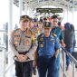 Kapolres Karimun AKBP Ryky Widya Muharam melepas ratusan pemudik Program Mudik Gratis 2023 Polres Karimun. (Foto: Humas Polres Karimun)