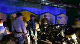 Dalam rangka menciptakan kondisi aman dan nyaman di wilayah Kabupaten Karimun, Provinsi Kepulauan Riau, TNI-Polri gelar Patroli Sinergitas, Sabtu (29/4/2023). (Foto: Istimewa)
