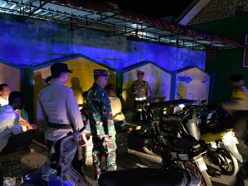 Dalam rangka menciptakan kondisi aman dan nyaman di wilayah Kabupaten Karimun, Provinsi Kepulauan Riau, TNI-Polri gelar Patroli Sinergitas, Sabtu (29/4/2023). (Foto: Istimewa)