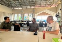 Salah seorang penjual bahan peledak secara online shop mendapatkan sosialisasi dari Ditkamneg Baintelkam Polri tentang bahaya bahan peledak.