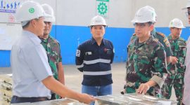 Danlantamal IV saat mengunjungi Gudang Logam PT Timah Tbk Unit Produksi Kuy (Foto:Istimewa)