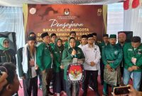 Ketua DPC PKB Karimun Nyimas Novi Ujiani menggelar Press rilis usai mendaftarkan 30 Bacaleg dari PKB, maju dalam Pileg 2024. (Foto: Kepriheadline.id)