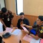 Cabjari Tanjungbatu menerima pengembalian kerugian negara dari keluarga terpidana Novie Irwien. (Foto: Istimewa/kepriheadline.id)