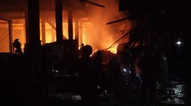 Api membakar Pabrik Gambir di Mengkuse Desa Sawang Kecamatan Kundur Barat. (Foto: Istimewa)