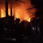 Api membakar Pabrik Gambir di Mengkuse Desa Sawang Kecamatan Kundur Barat. (Foto: Istimewa)