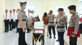 Kapolres Karimun AKBP Ryky W Muharam pimpin serah terima jabatan Kasat Lantas Polres Karimun. (Foto: Humas Polres Karimun)
