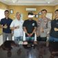 Polsek Kundur Polres Karimun mengamankan pelaku ES (31) usai diringkus saat mengedarkan narkotika jenis sabu. (Foto: Istimewa untuk Kepriheadline.id)