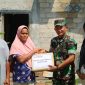 Danramil 01/Tanjungbalai Karimun serahkan bantuan sembako dari Kodim 0317/Tbk.