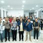 Bupati Karimun Aunur Rafiq bersama CEO Ini Karimun, foto bersama dengan seluruh peserta video kreatif Ini Karimun. (Foto: Istimewa)