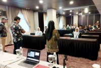 Para peserta program kelas Beasiswa PT Timah sedang menjalani ujian seleksi. (Foto: Humas Timah)