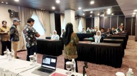 Para peserta program kelas Beasiswa PT Timah sedang menjalani ujian seleksi. (Foto: Humas Timah)
