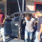 Pelaku penikaman Suprianto saat digiring Jajaran Satreskrim ke Ruang Pemeriksaan Polres Karimun. (Foto: Kepriheadline.id)